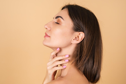 Mujer con liposucción de papada