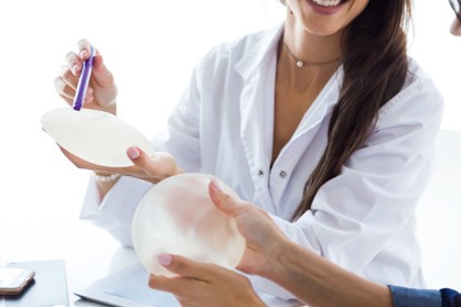 Diferencia entre mamoplastia, mastopexia y reducción mamaria